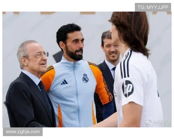 阿韦洛亚召开队长会议与全队交流